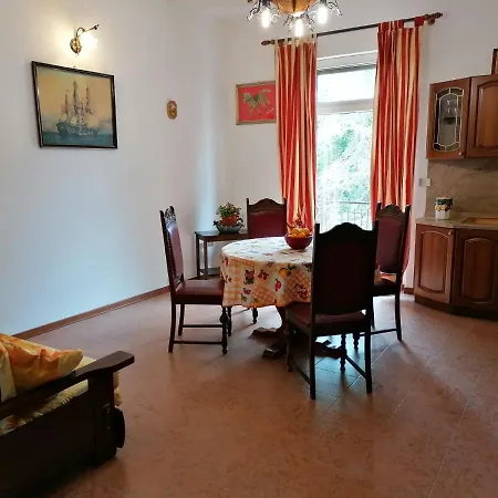 La Musa - Clio 스펠로